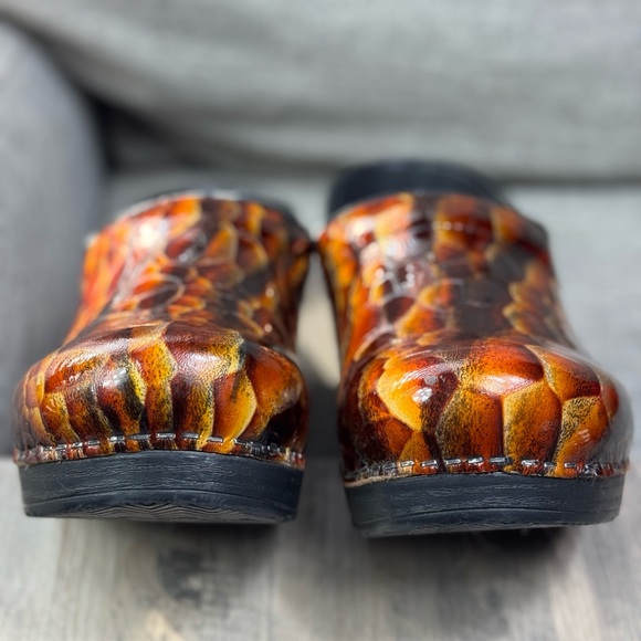 Dansko Professional Leather Clogs Shoes Women’s Size 41 Orange Brown Embossed - Picture 8 of 14